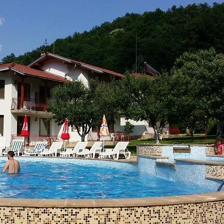 By The River Hotel Complex Balkanets  المظهر الخارجي الصورة