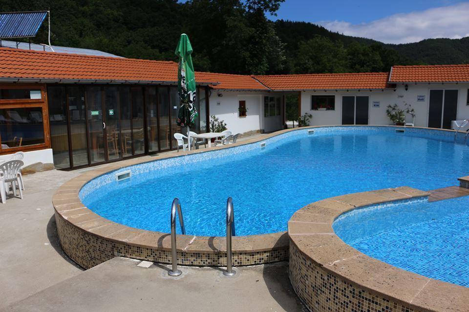 By The River Hotel Complex Balkanets  المظهر الخارجي الصورة
