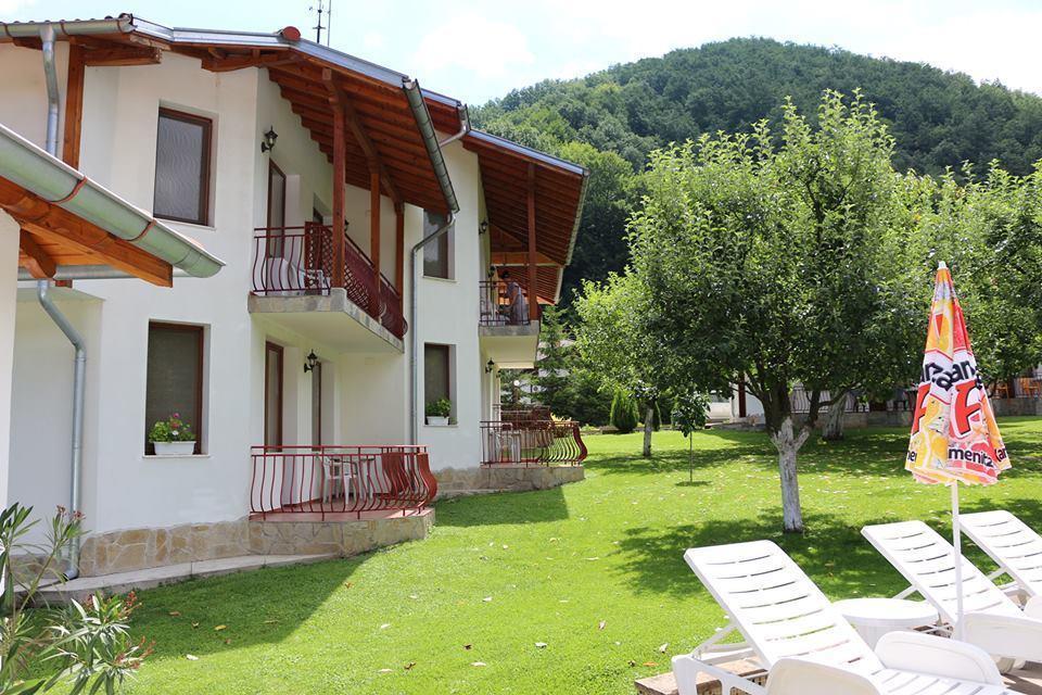 By The River Hotel Complex Balkanets  المظهر الخارجي الصورة