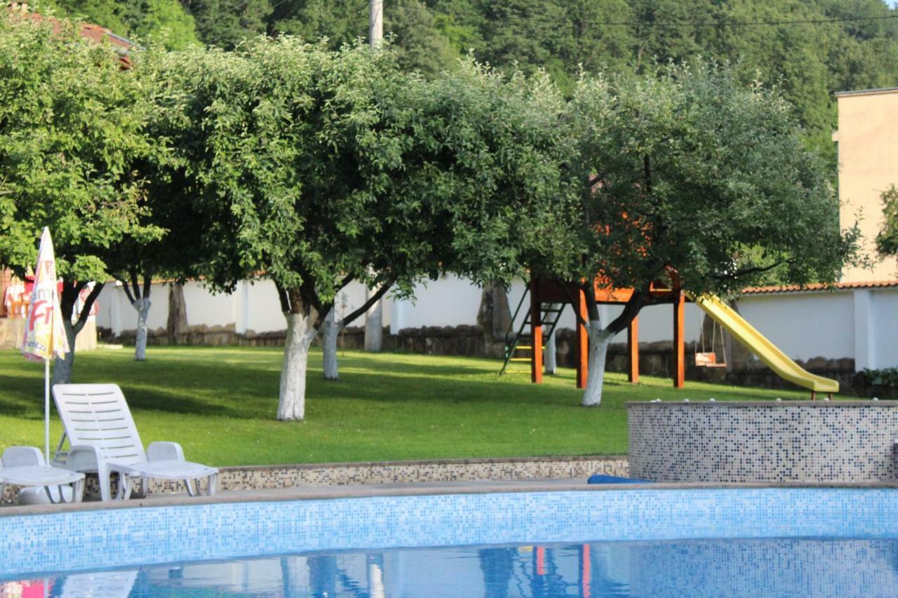 By The River Hotel Complex Balkanets  المظهر الخارجي الصورة