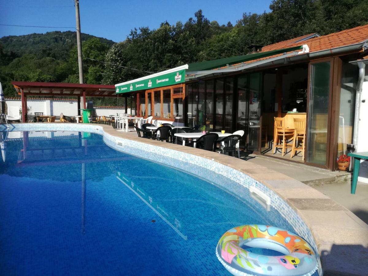 By The River Hotel Complex Balkanets  المظهر الخارجي الصورة