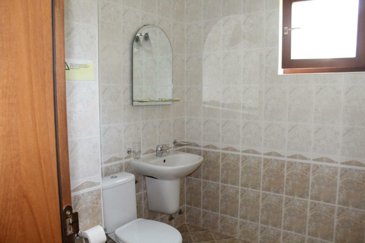 By The River Hotel Complex Balkanets  المظهر الخارجي الصورة