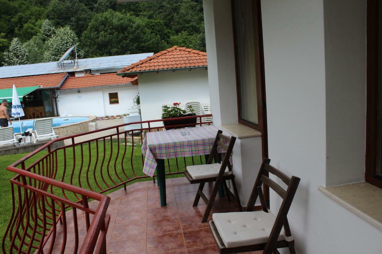 By The River Hotel Complex Balkanets  المظهر الخارجي الصورة