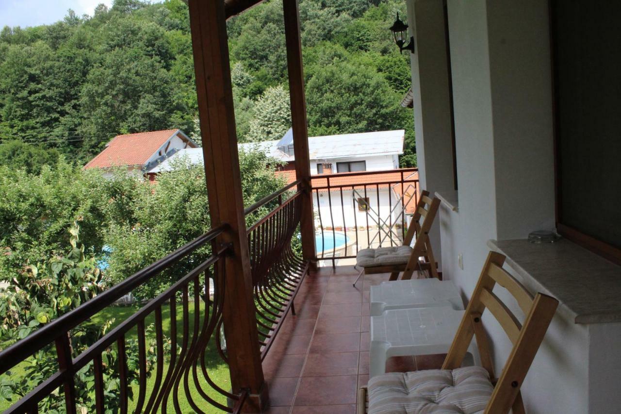 By The River Hotel Complex Balkanets  المظهر الخارجي الصورة