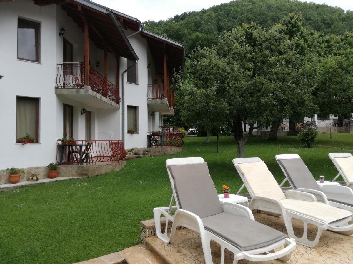 By The River Hotel Complex Balkanets  المظهر الخارجي الصورة